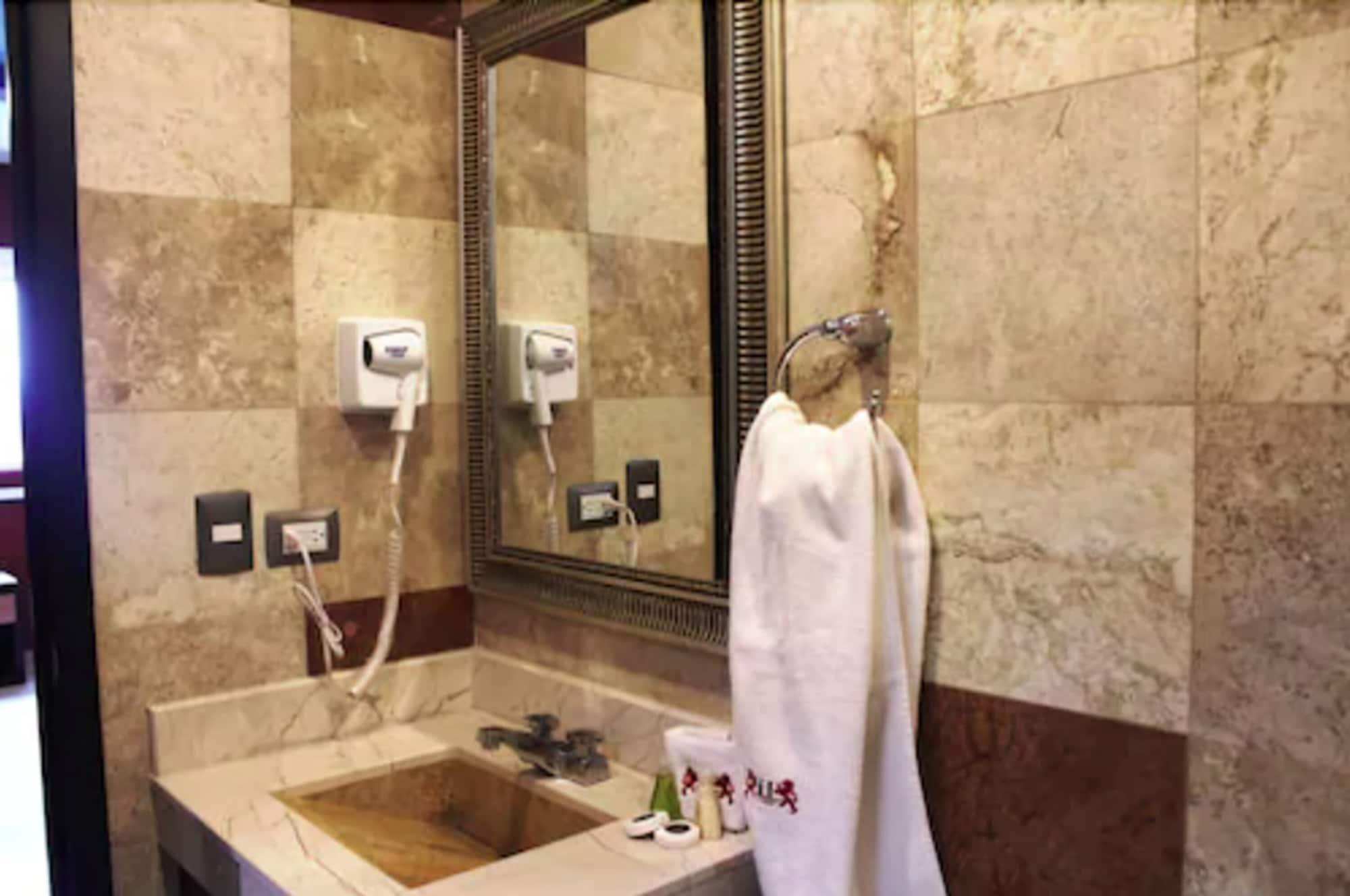 Hotel Leones Puebla Luaran gambar